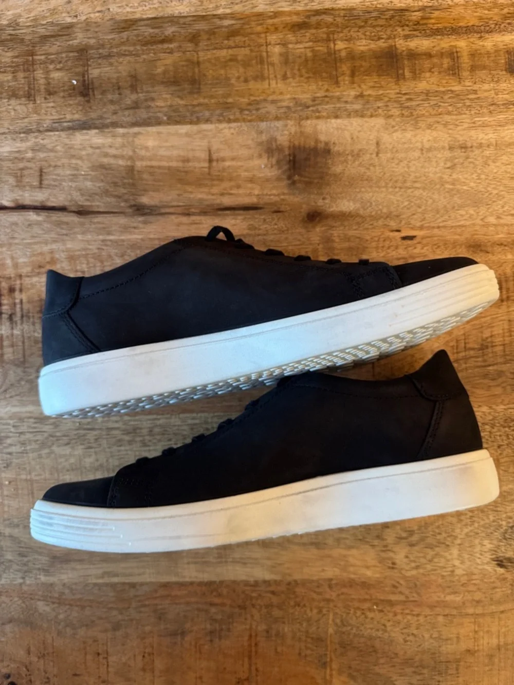 ecco women’s Black Casual Sneakers with White Sole US 9/ 9.5 EU 40 NEW